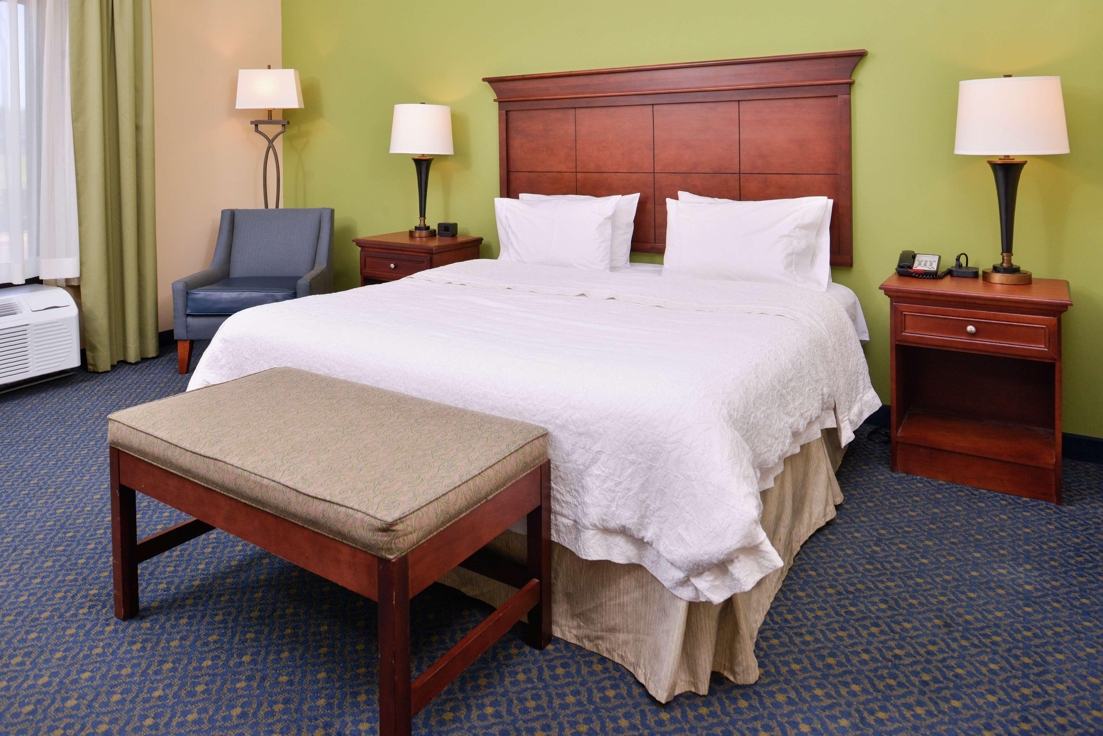 Hampton Inn Jackson-College Avenue Exteriör bild
