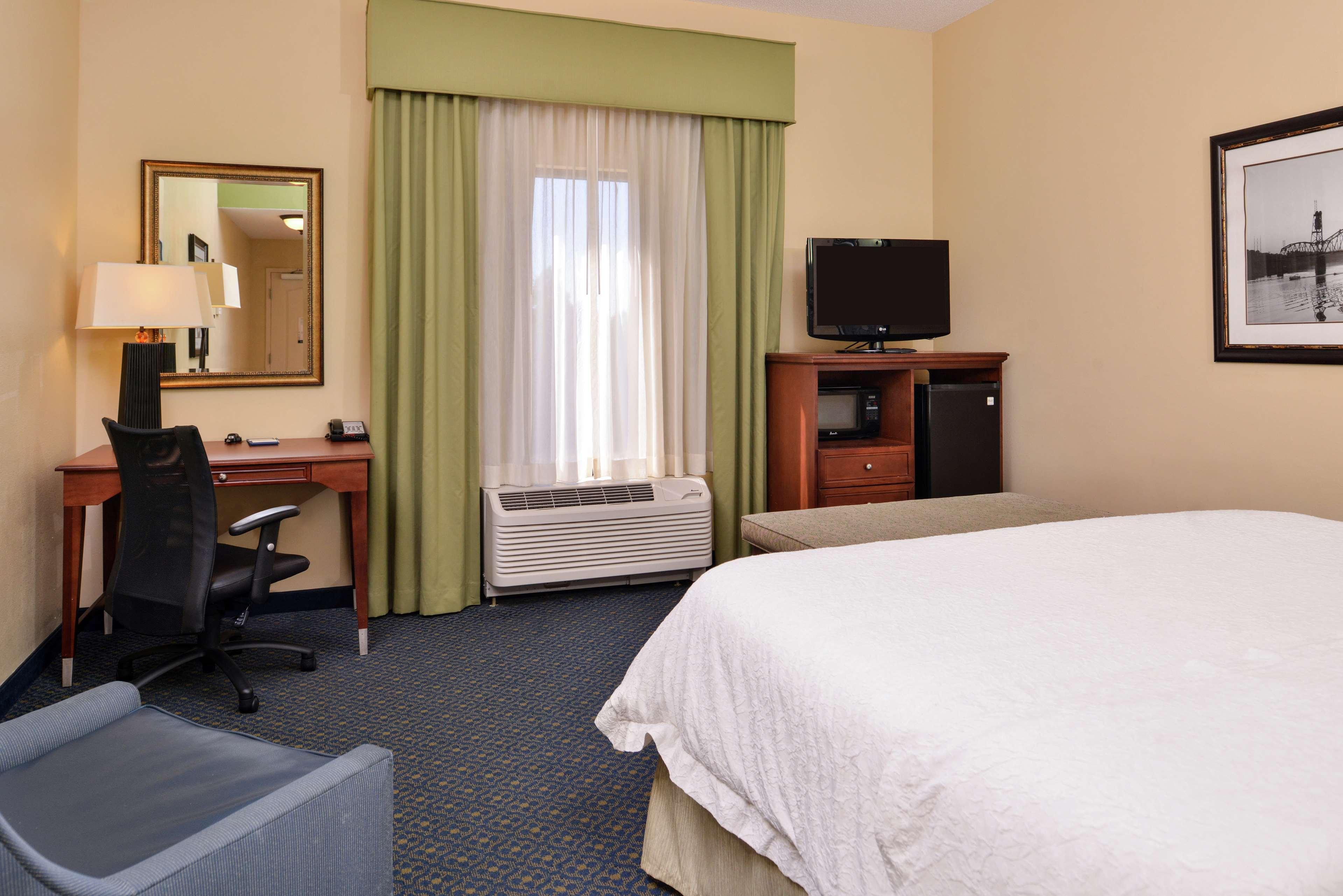 Hampton Inn Jackson-College Avenue Exteriör bild