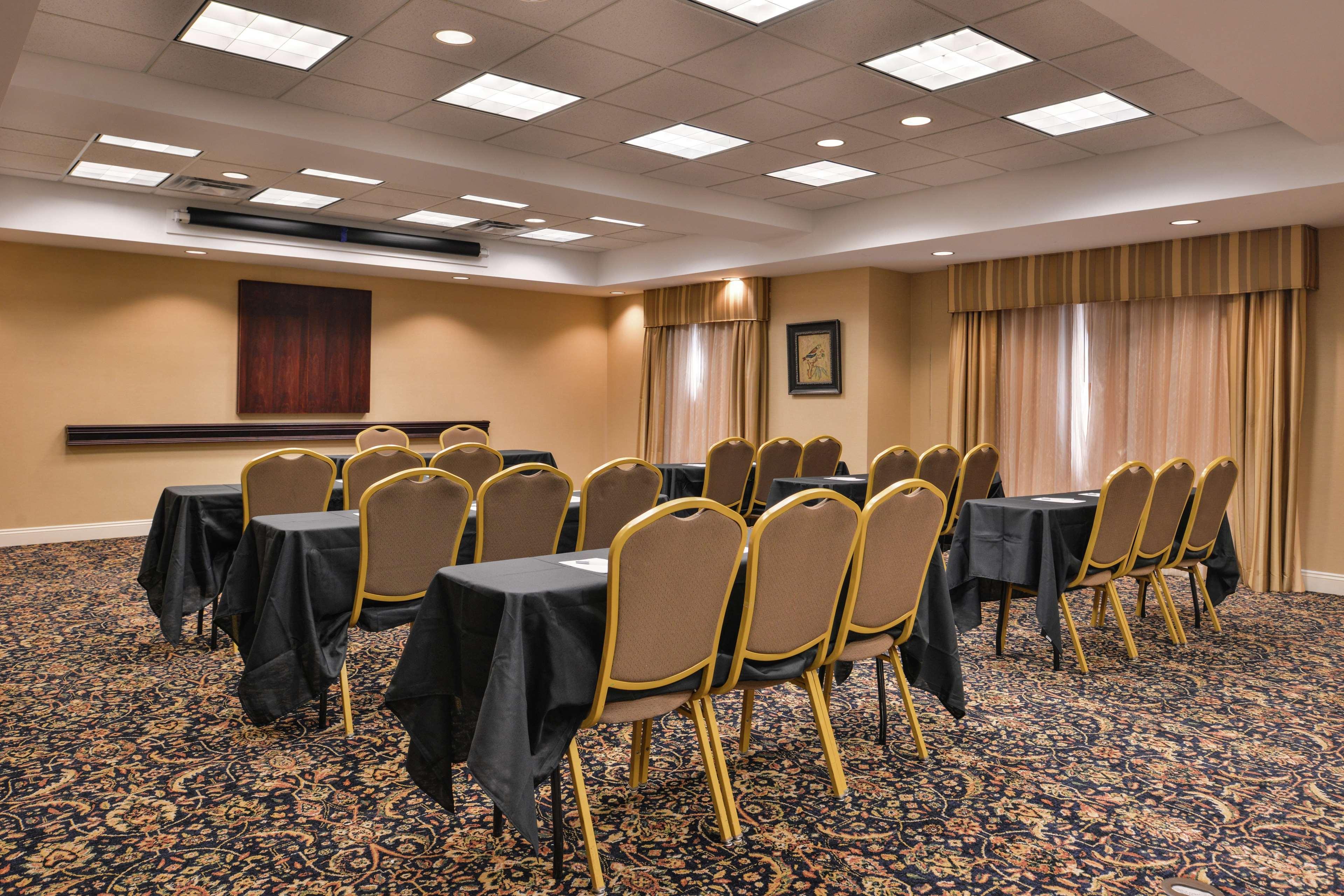 Hampton Inn Jackson-College Avenue Exteriör bild