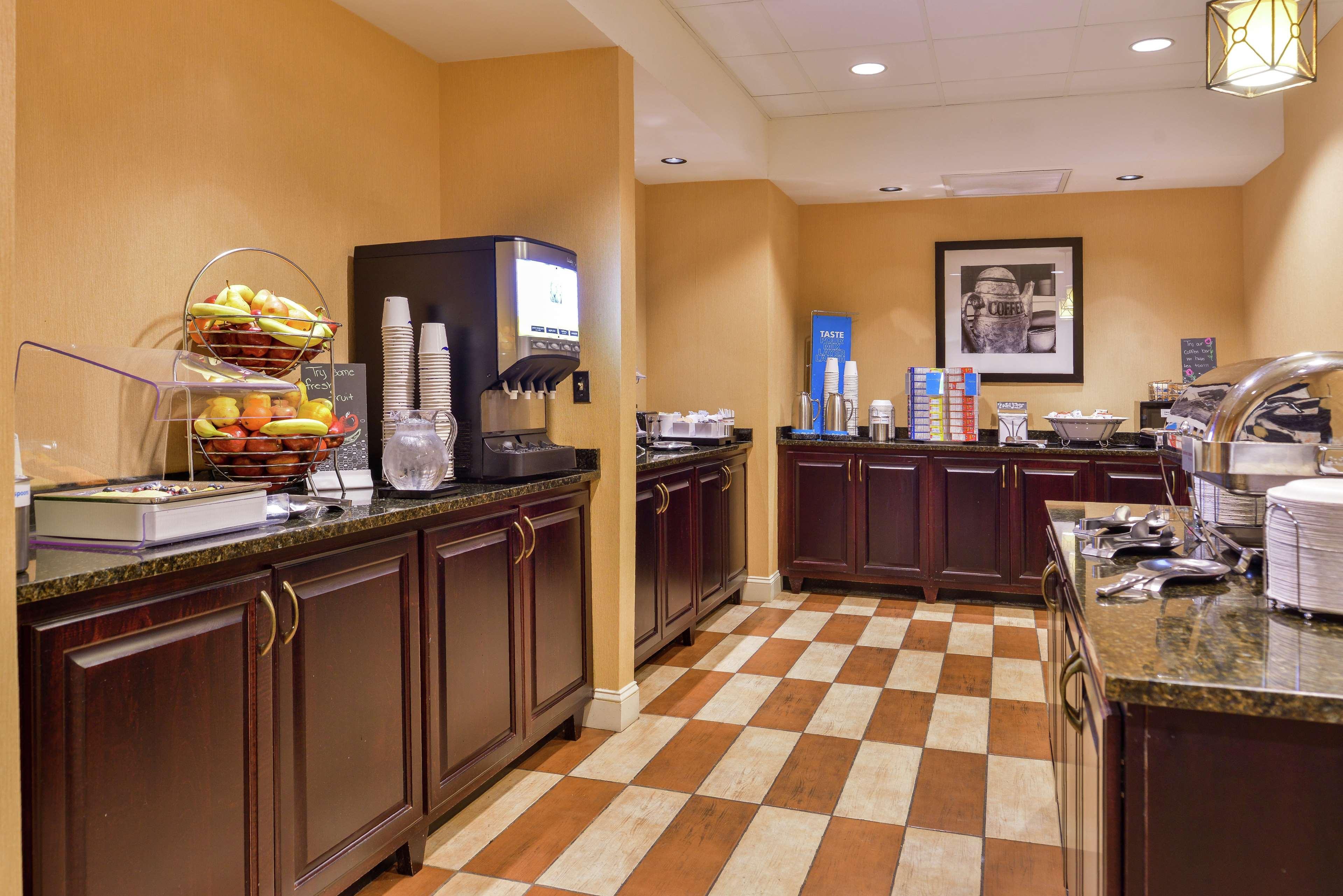 Hampton Inn Jackson-College Avenue Exteriör bild