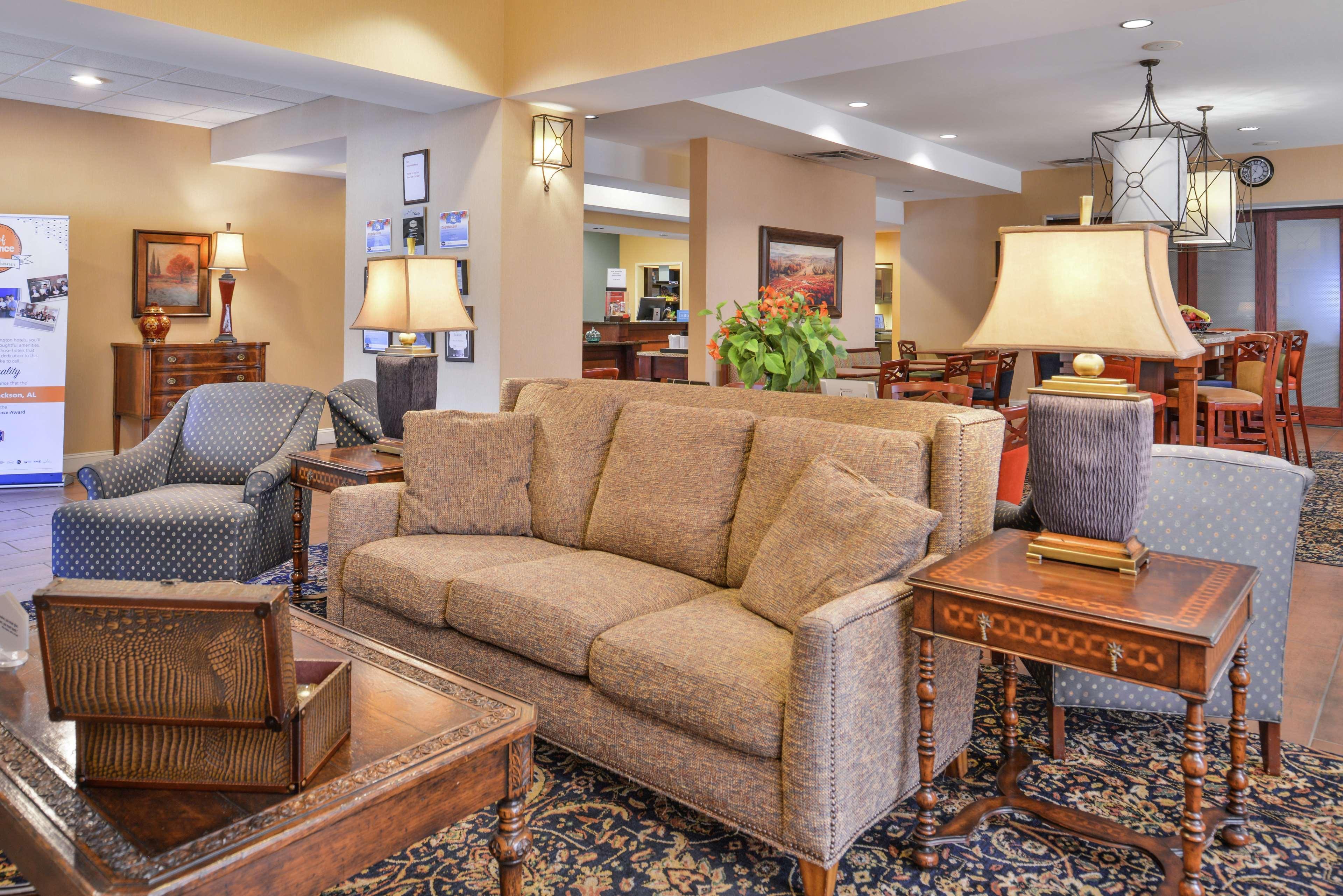 Hampton Inn Jackson-College Avenue Exteriör bild