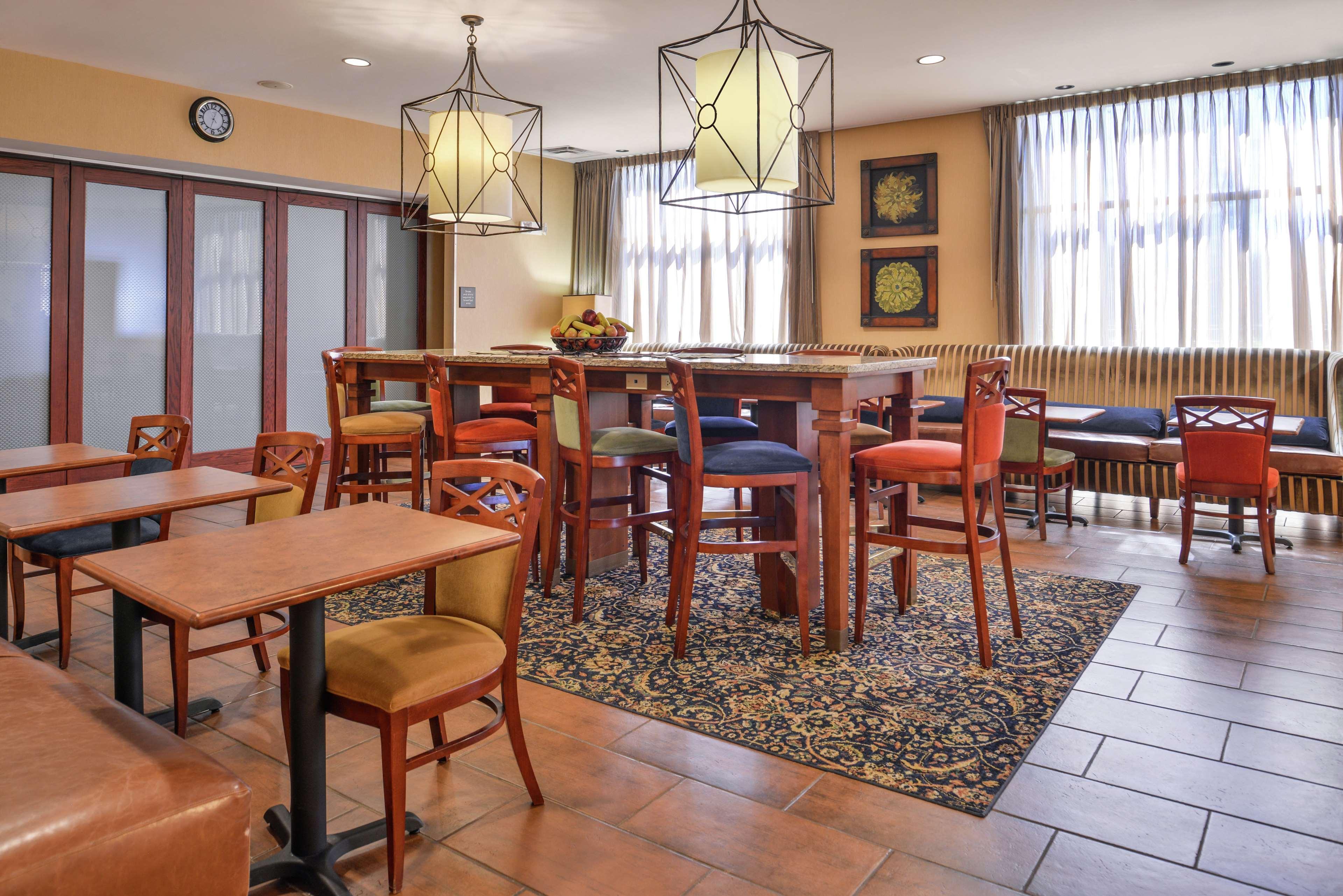 Hampton Inn Jackson-College Avenue Exteriör bild