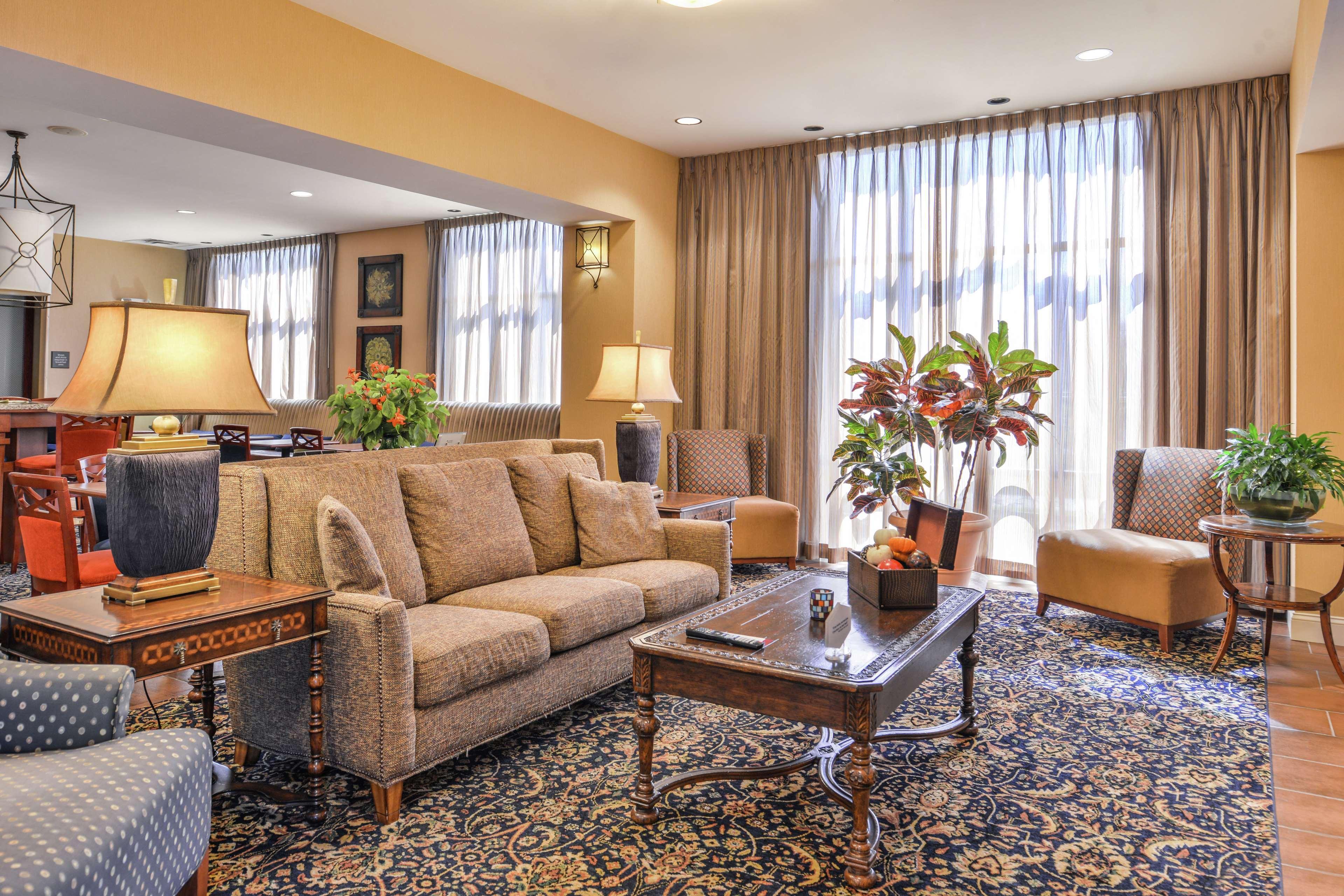 Hampton Inn Jackson-College Avenue Exteriör bild