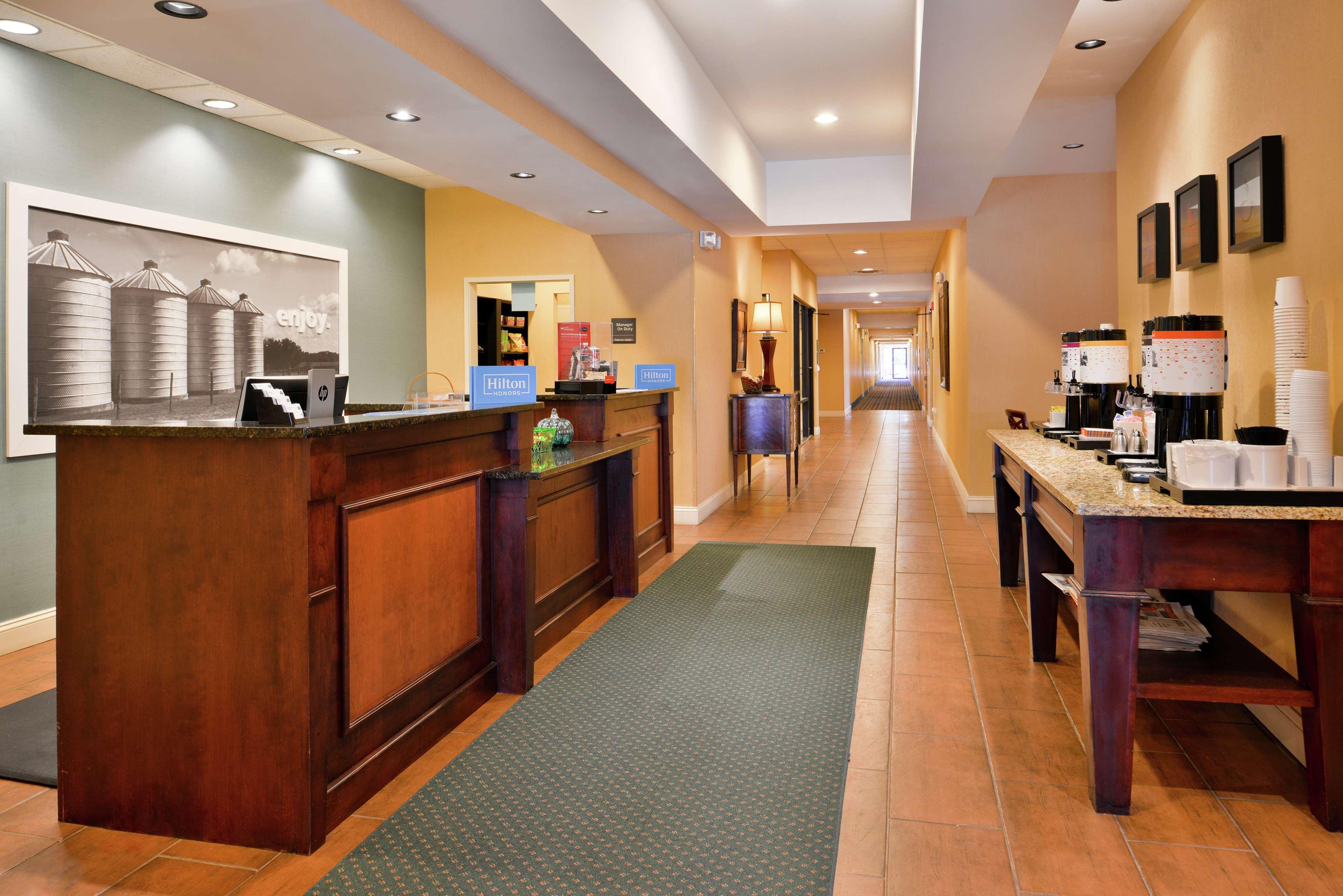 Hampton Inn Jackson-College Avenue Exteriör bild